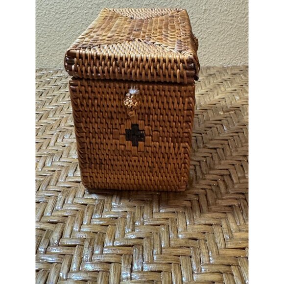 Vintage Rectangular Woven Rattan Basket With Lid & Black Accents - Picture 3 of 13